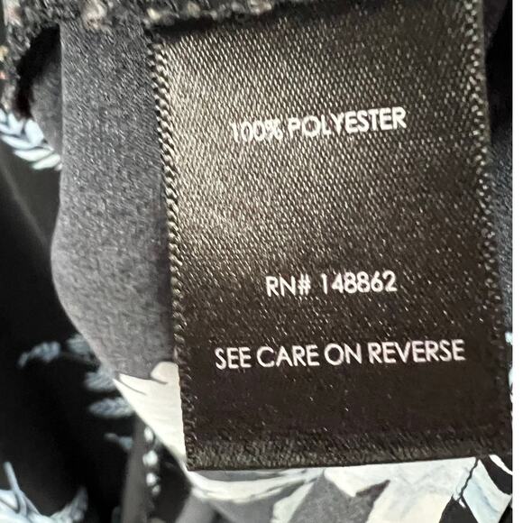 Torrid Harper Studio Blouse 5X Black Floral Crepe De Chine Flutter Career Casual - Picture 10 of 13